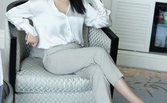 八重神子骑在旅行者身上